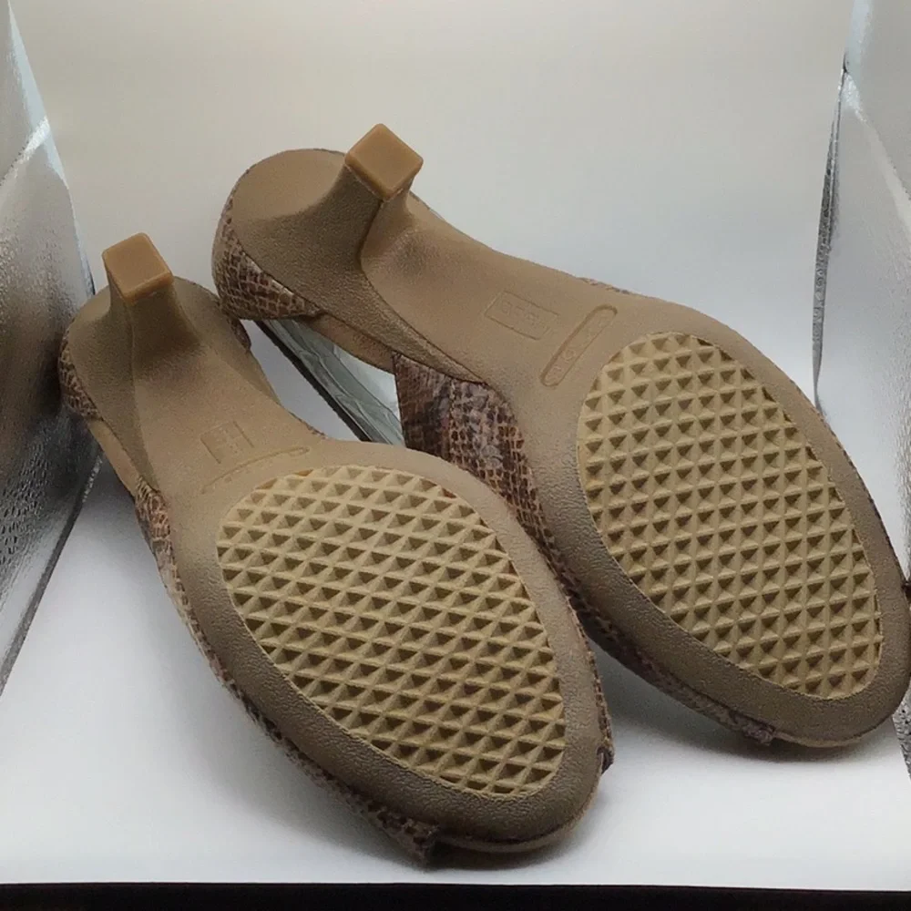 Aerosoles Fax Benefit Open Toed Strappy Heel Tan Snake 8.5 M NWOT
Never Worn - Picture 3 of 5